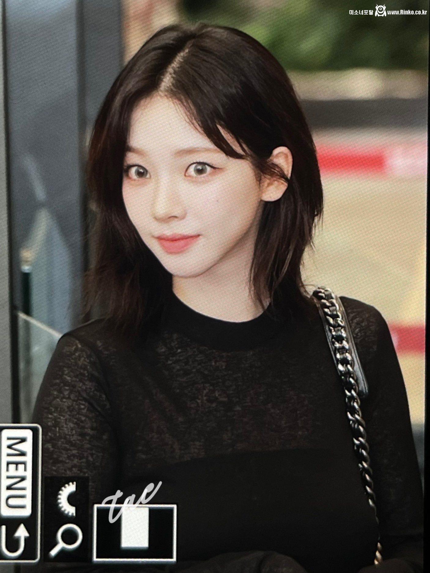 흑발 중단발 카리나