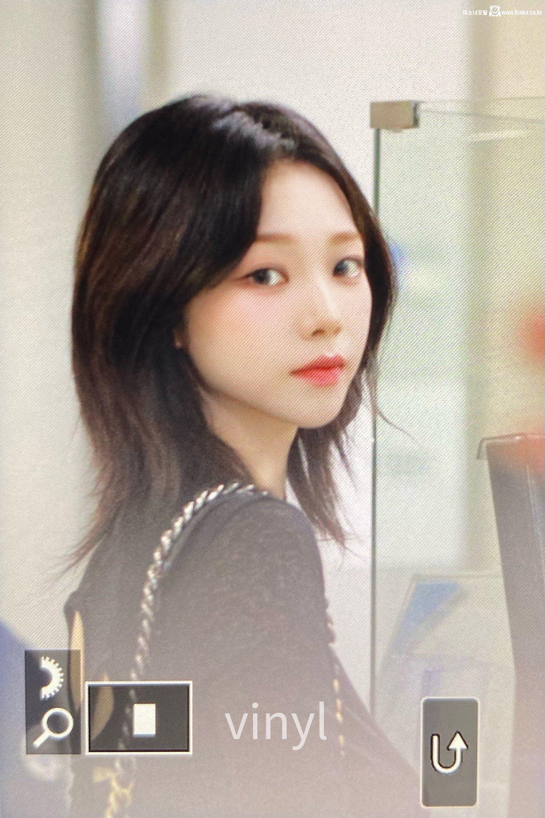 흑발 중단발 카리나