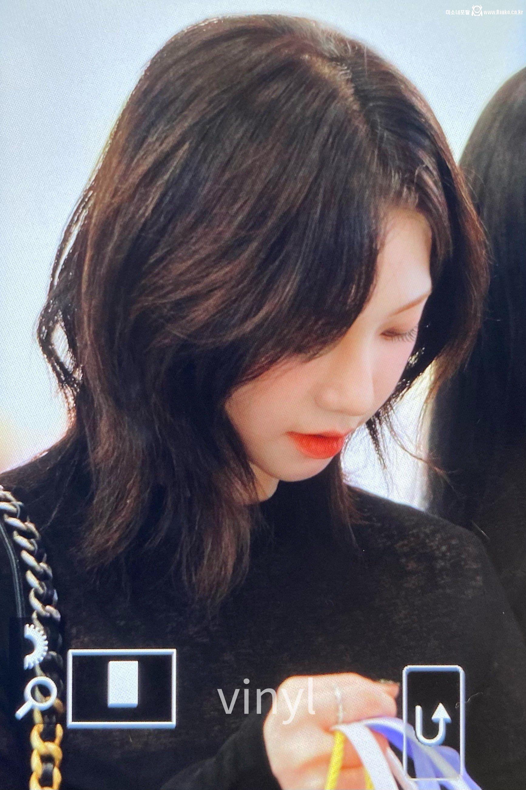 흑발 중단발 카리나