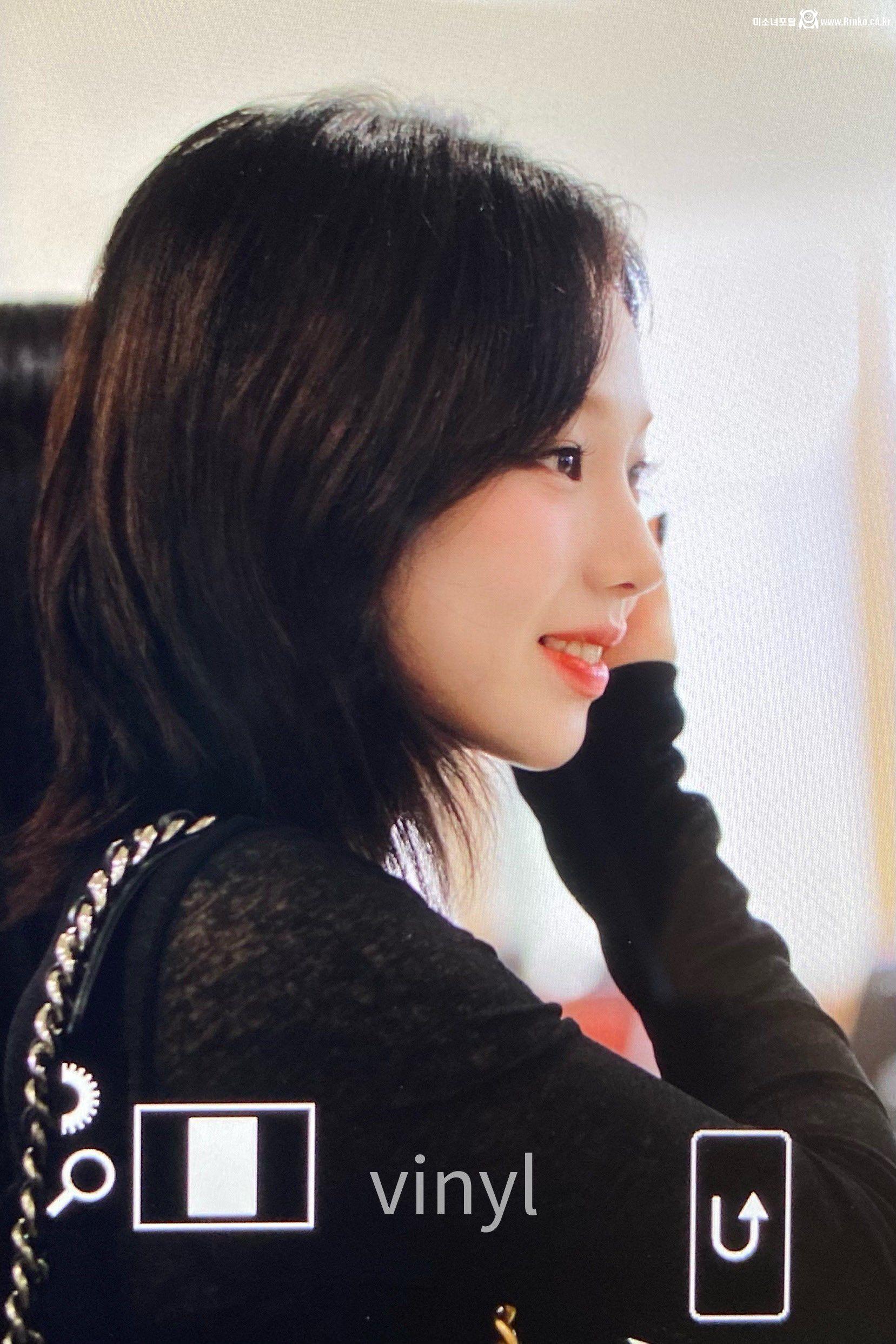 흑발 중단발 카리나