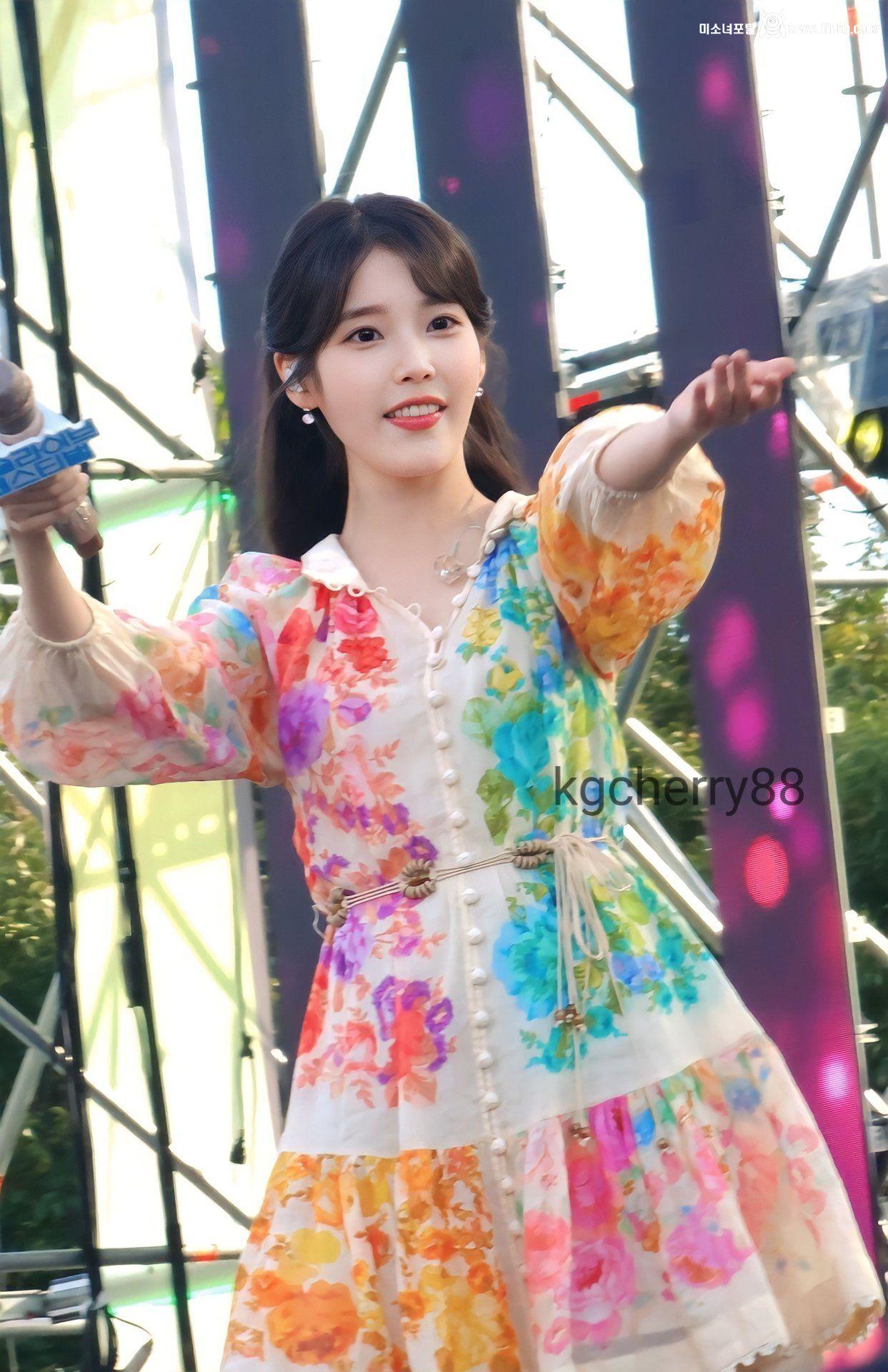 어제자 아이유 이슬라이브 페스티벌 움짤, 사진