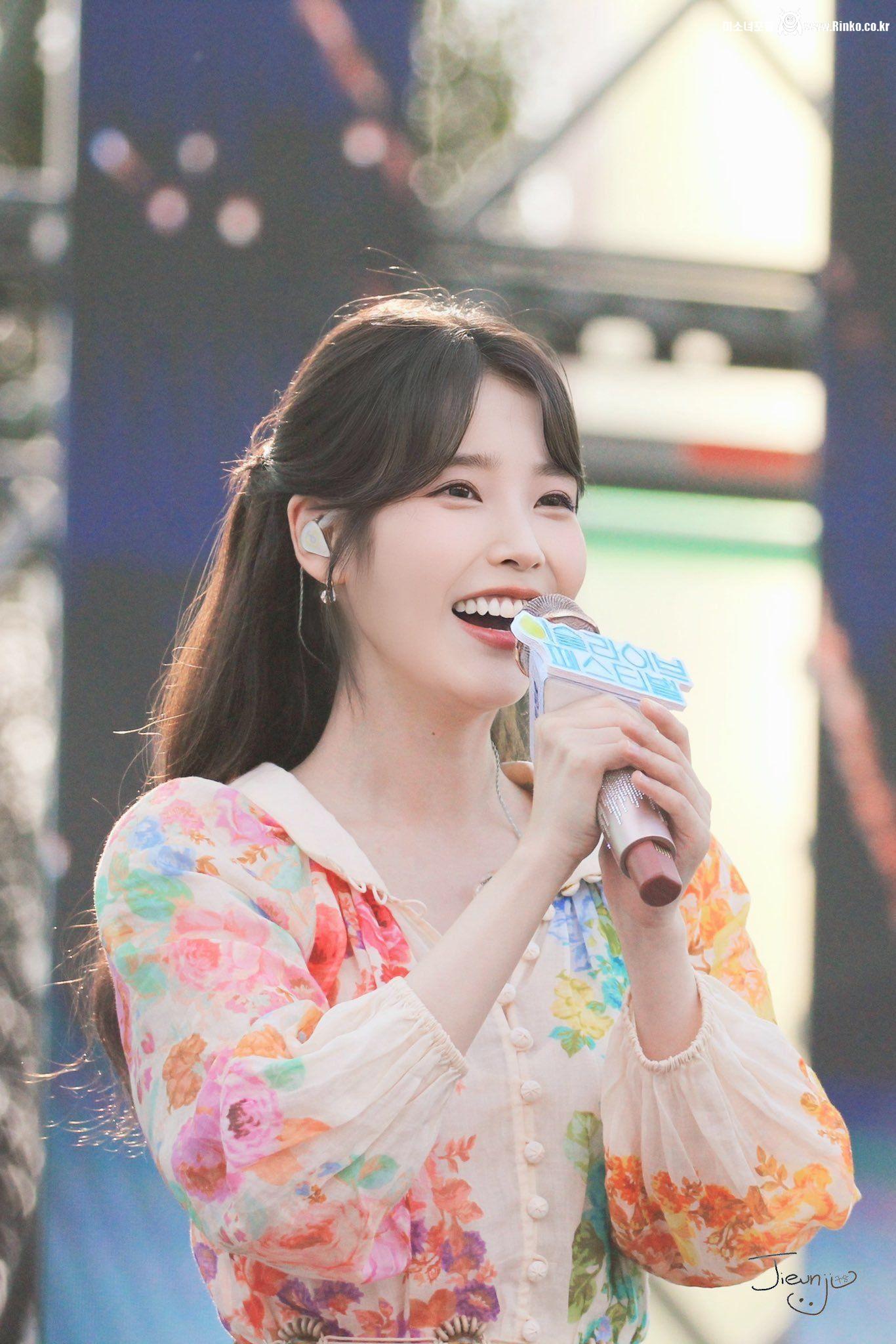 어제자 아이유 이슬라이브 페스티벌 움짤, 사진