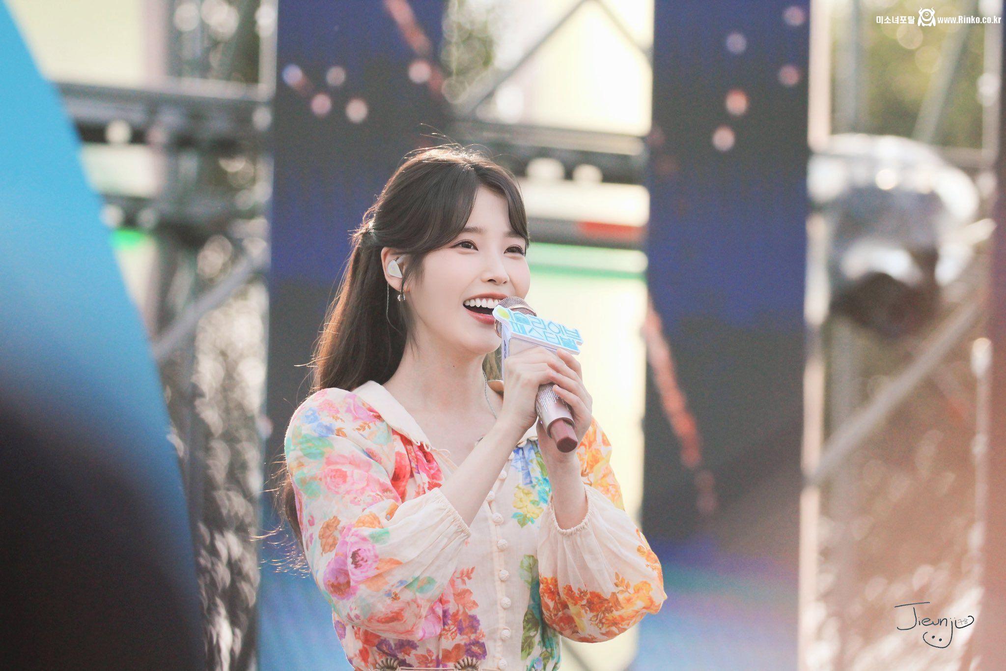 어제자 아이유 이슬라이브 페스티벌 움짤, 사진