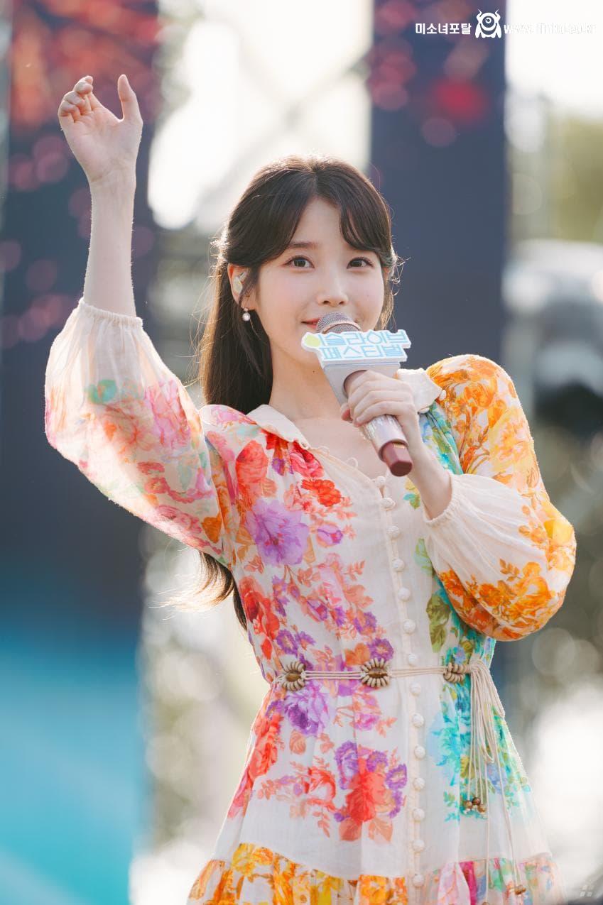 어제자 아이유 이슬라이브 페스티벌 움짤, 사진