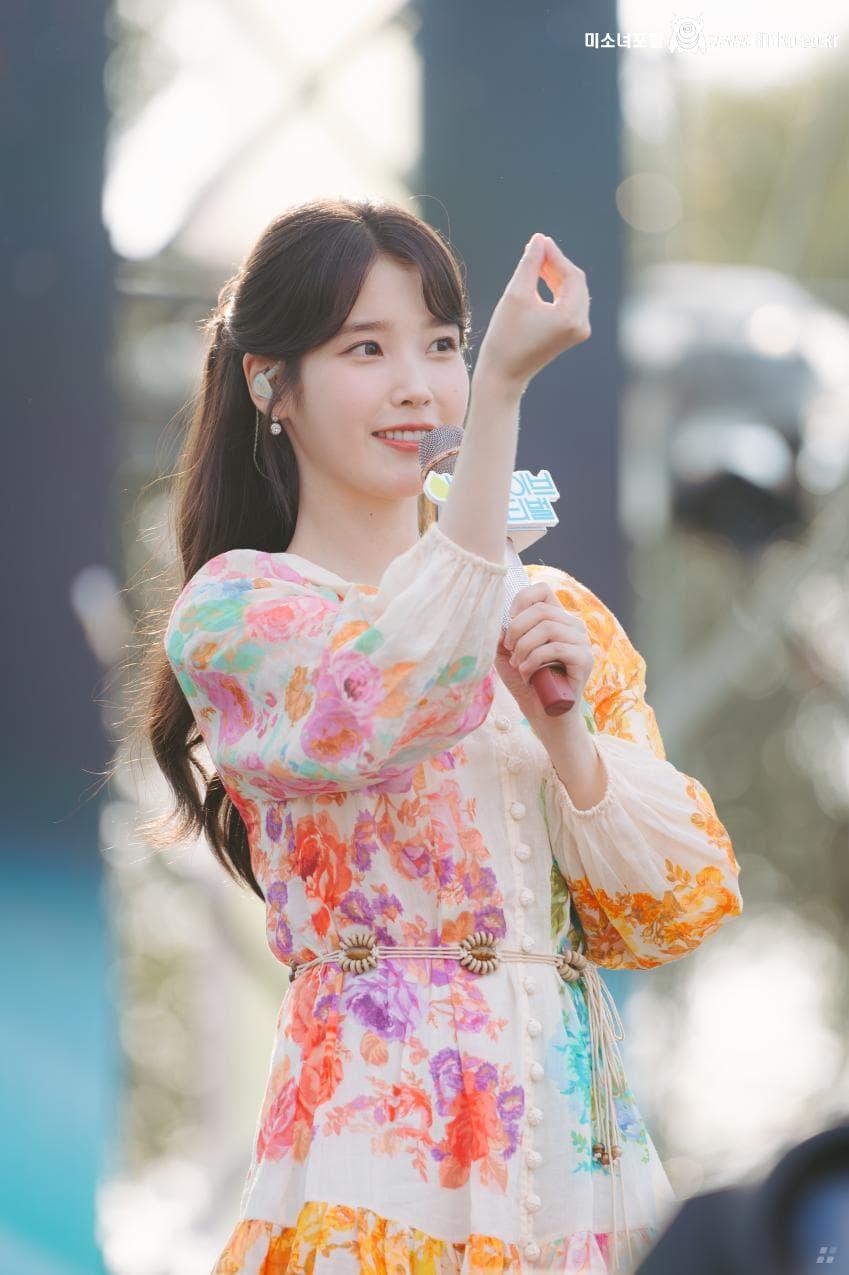 어제자 아이유 이슬라이브 페스티벌 움짤, 사진