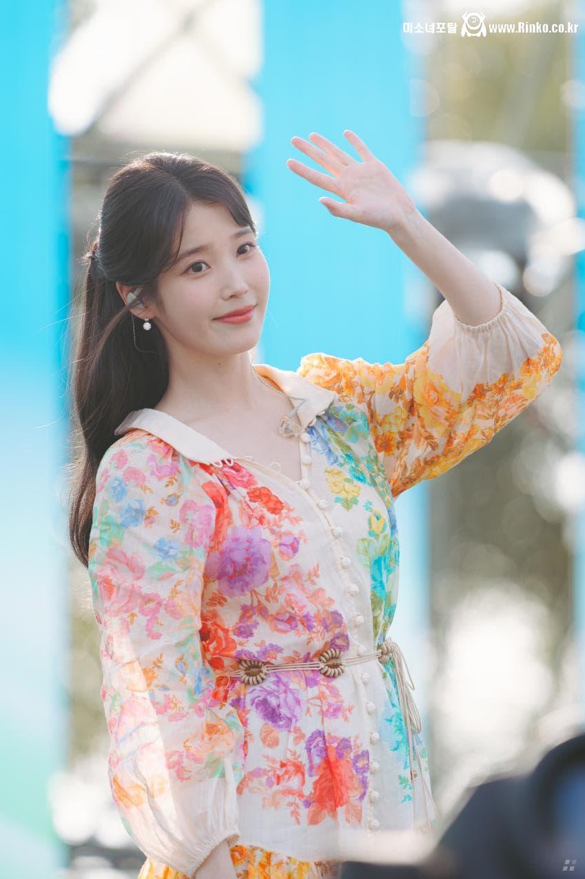 어제자 아이유 이슬라이브 페스티벌 움짤, 사진