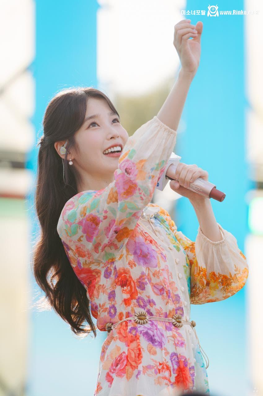 어제자 아이유 이슬라이브 페스티벌 움짤, 사진