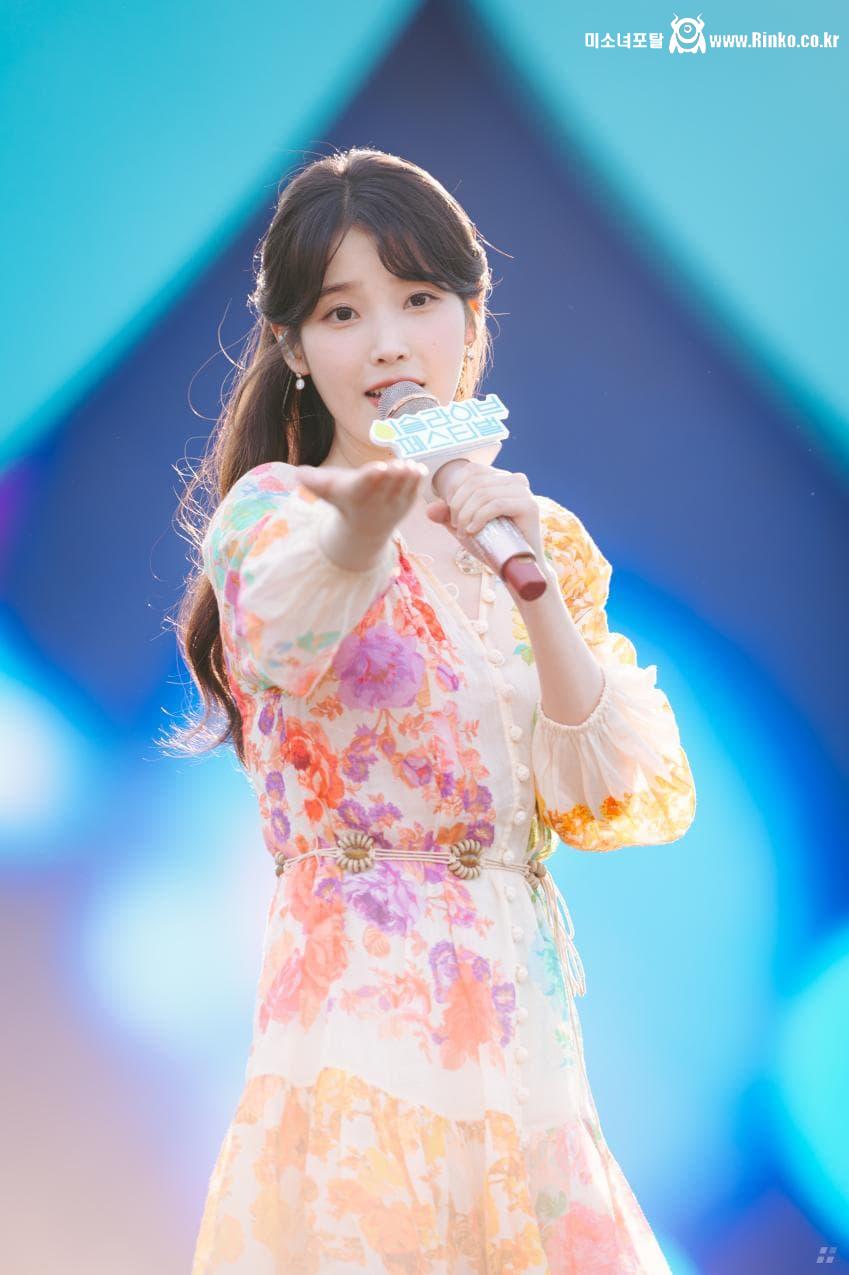 어제자 아이유 이슬라이브 페스티벌 움짤, 사진