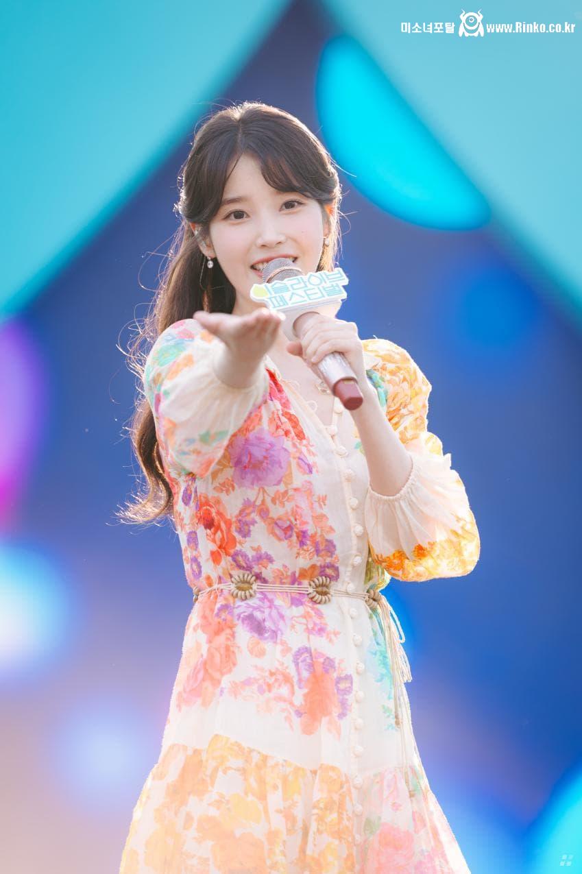 어제자 아이유 이슬라이브 페스티벌 움짤, 사진