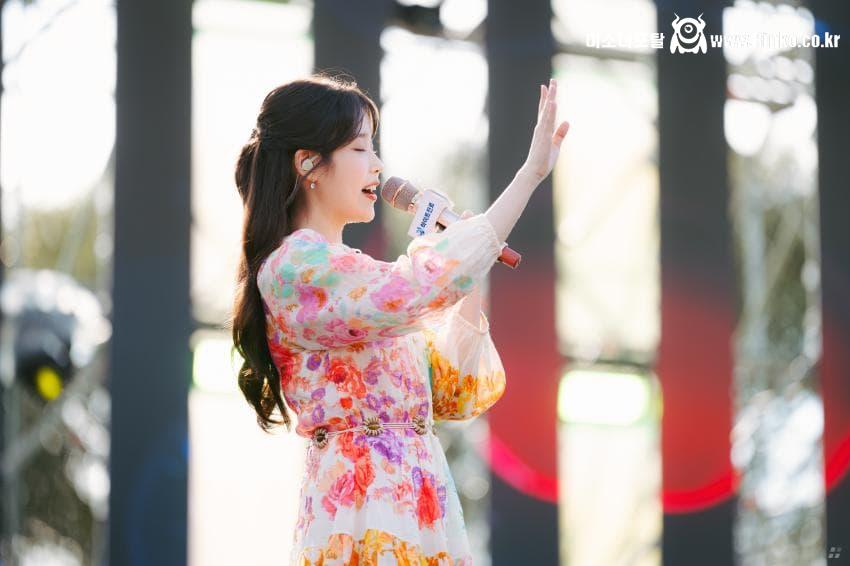 어제자 아이유 이슬라이브 페스티벌 움짤, 사진