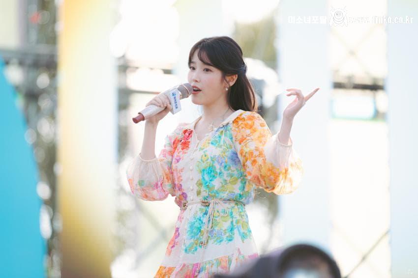 어제자 아이유 이슬라이브 페스티벌 움짤, 사진