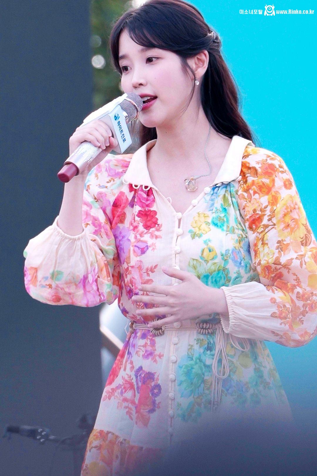 어제자 아이유 이슬라이브 페스티벌 움짤, 사진