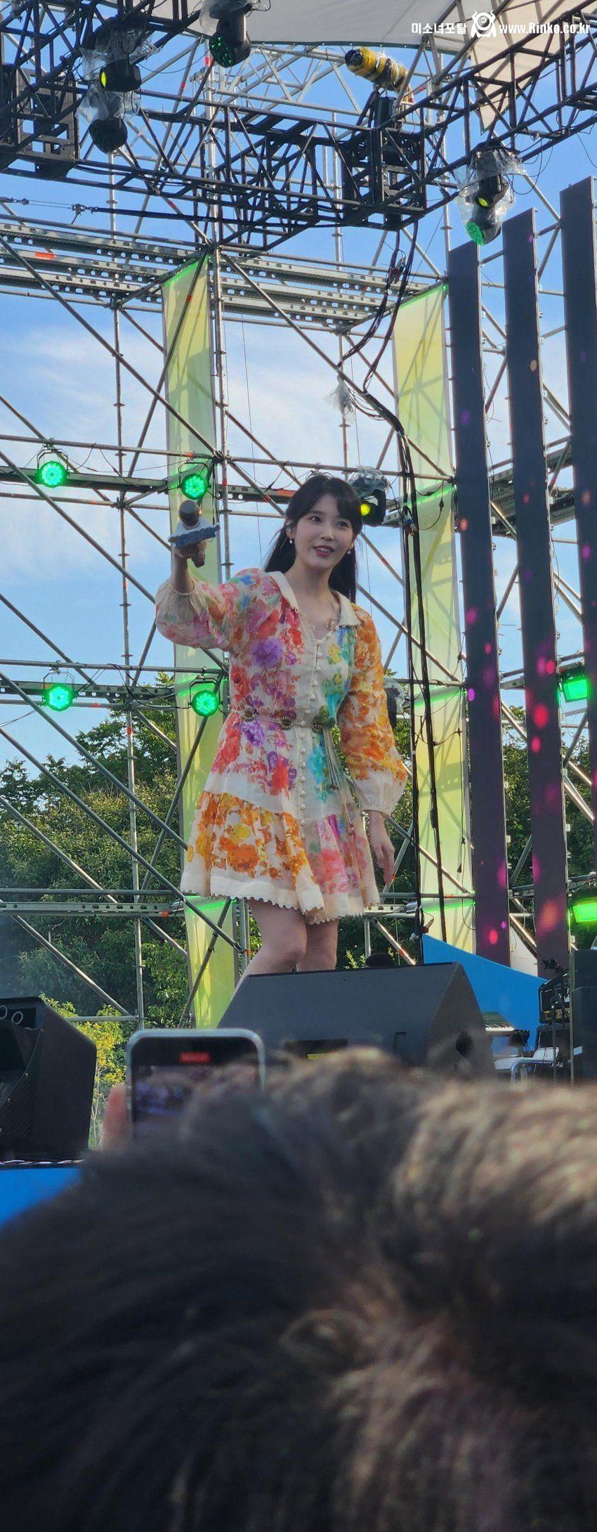 어제자 아이유 이슬라이브 페스티벌 움짤, 사진