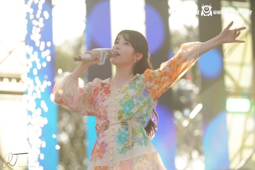 어제자 아이유 이슬라이브 페스티벌 움짤, 사진