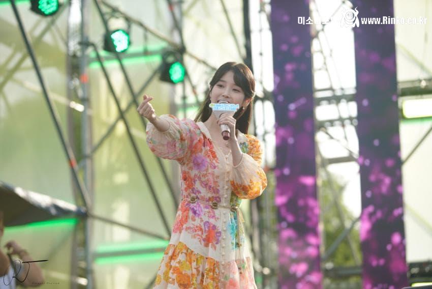 어제자 아이유 이슬라이브 페스티벌 움짤, 사진