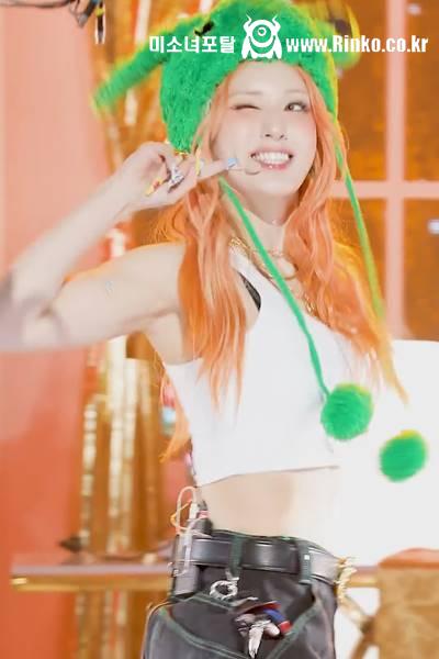 토끼 모자 흰 크롭탑 전소미