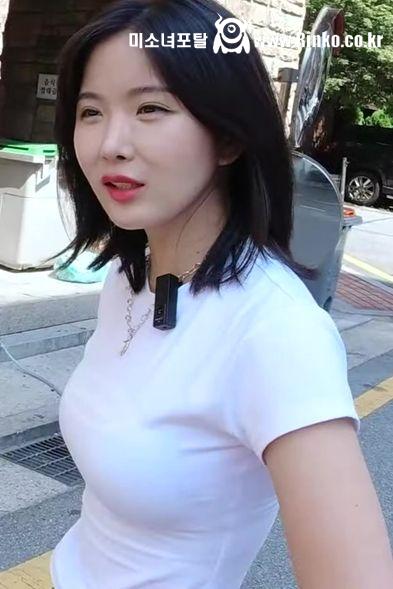 타이트한 상체 핏 조현영