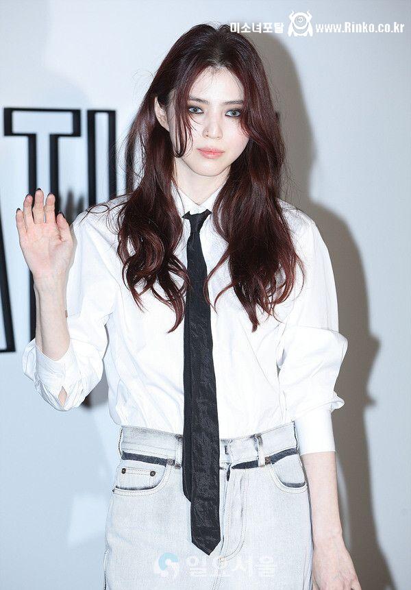 디올 행사에 나타난 흑화한 한소희