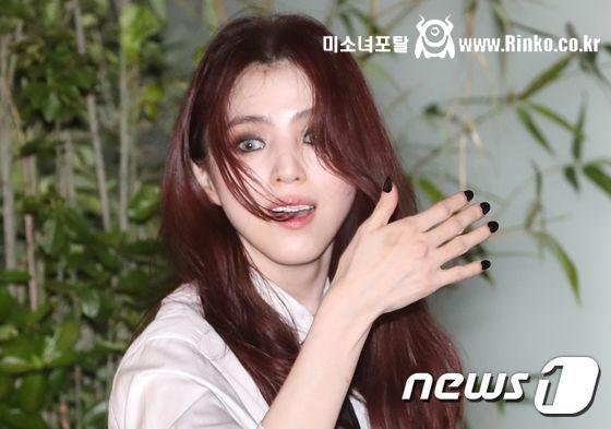 디올 행사에 나타난 흑화한 한소희