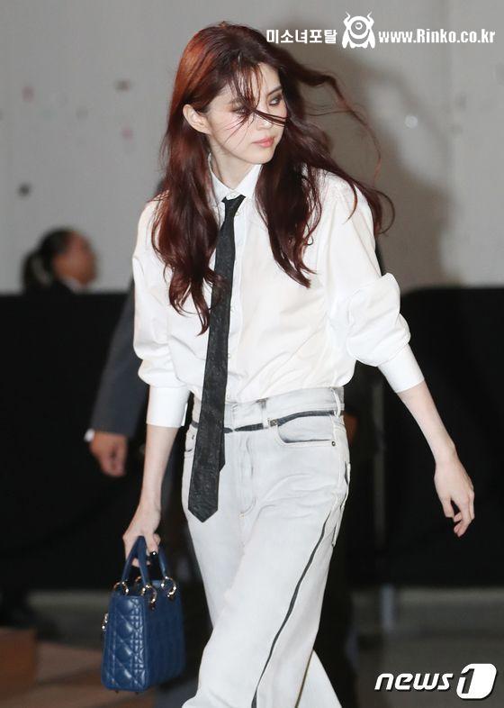 디올 행사에 나타난 흑화한 한소희