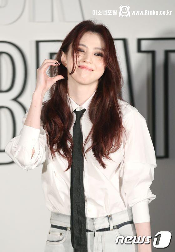 디올 행사에 나타난 흑화한 한소희