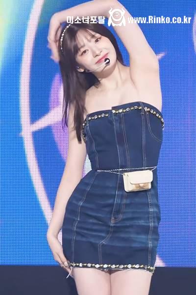 청 오프솔더 원피스 매끈 겨드랑이 스테이씨 세은