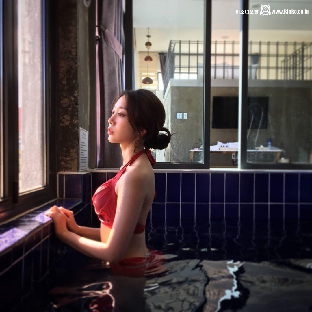 러블리즈 서지수 지수log 빨간 수영복