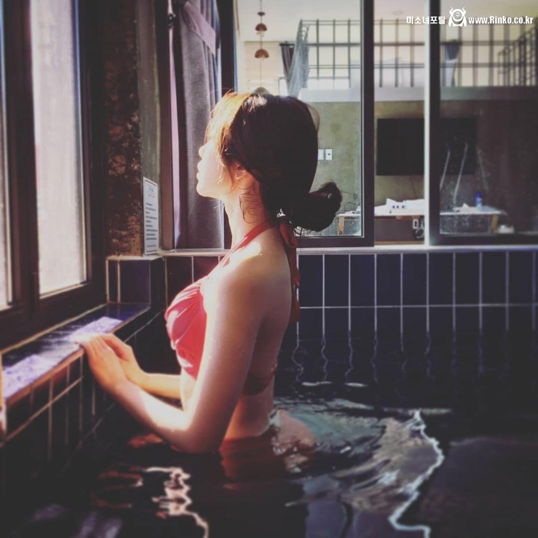 러블리즈 서지수 지수log 빨간 수영복