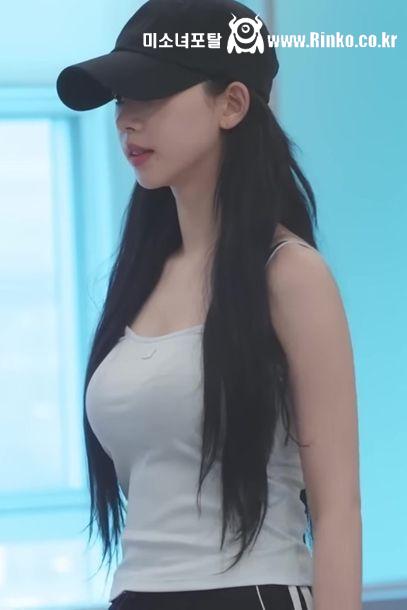 안무연습 민소매 에스파 카리나