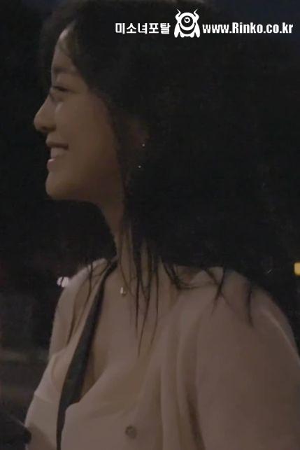 크로스백 맨 김세정