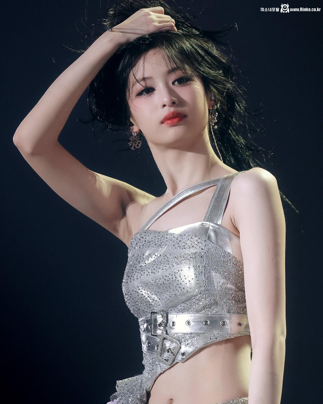 베이비몬스터 아현 겨드랑이_112142_1.jpg