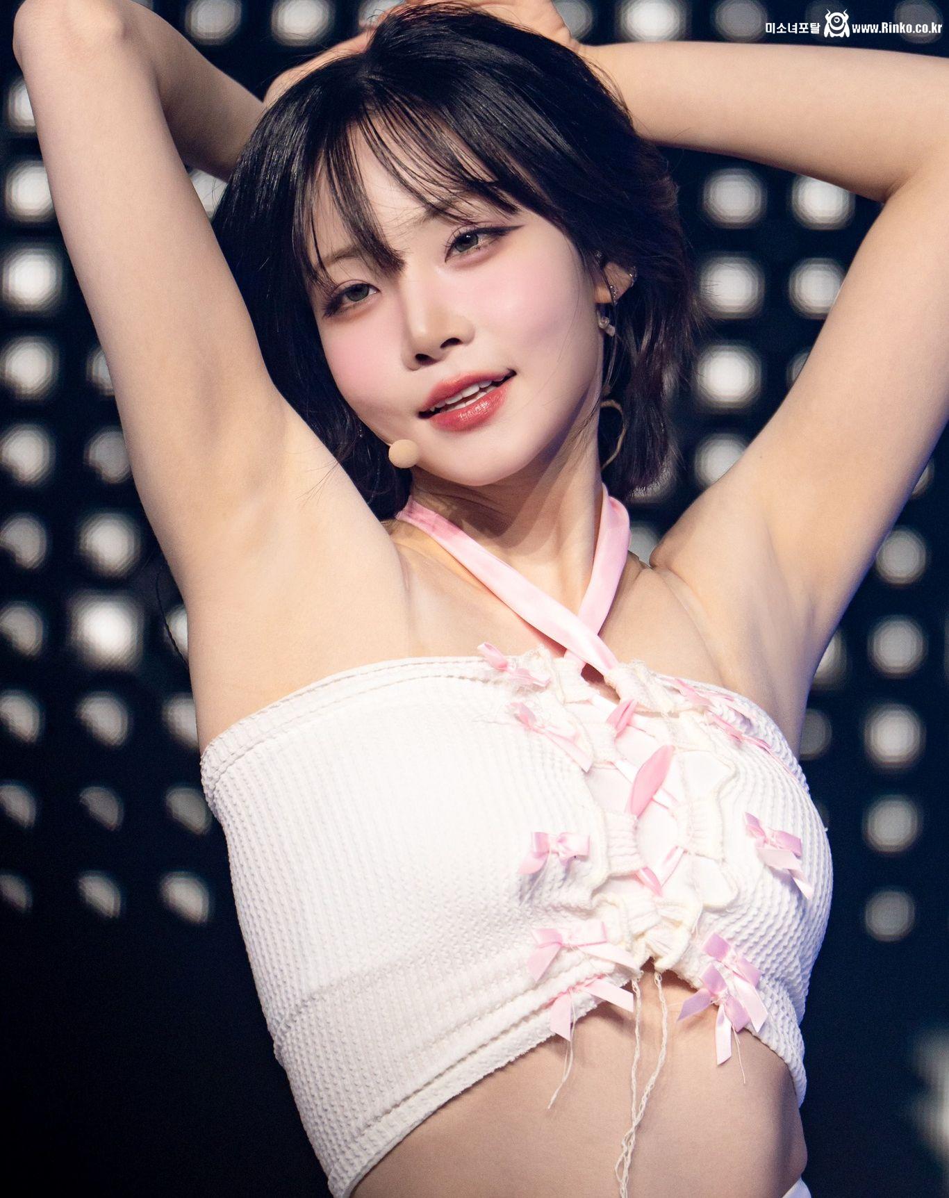 트리플S 김나경 겨드랑이_112237_1.jpg