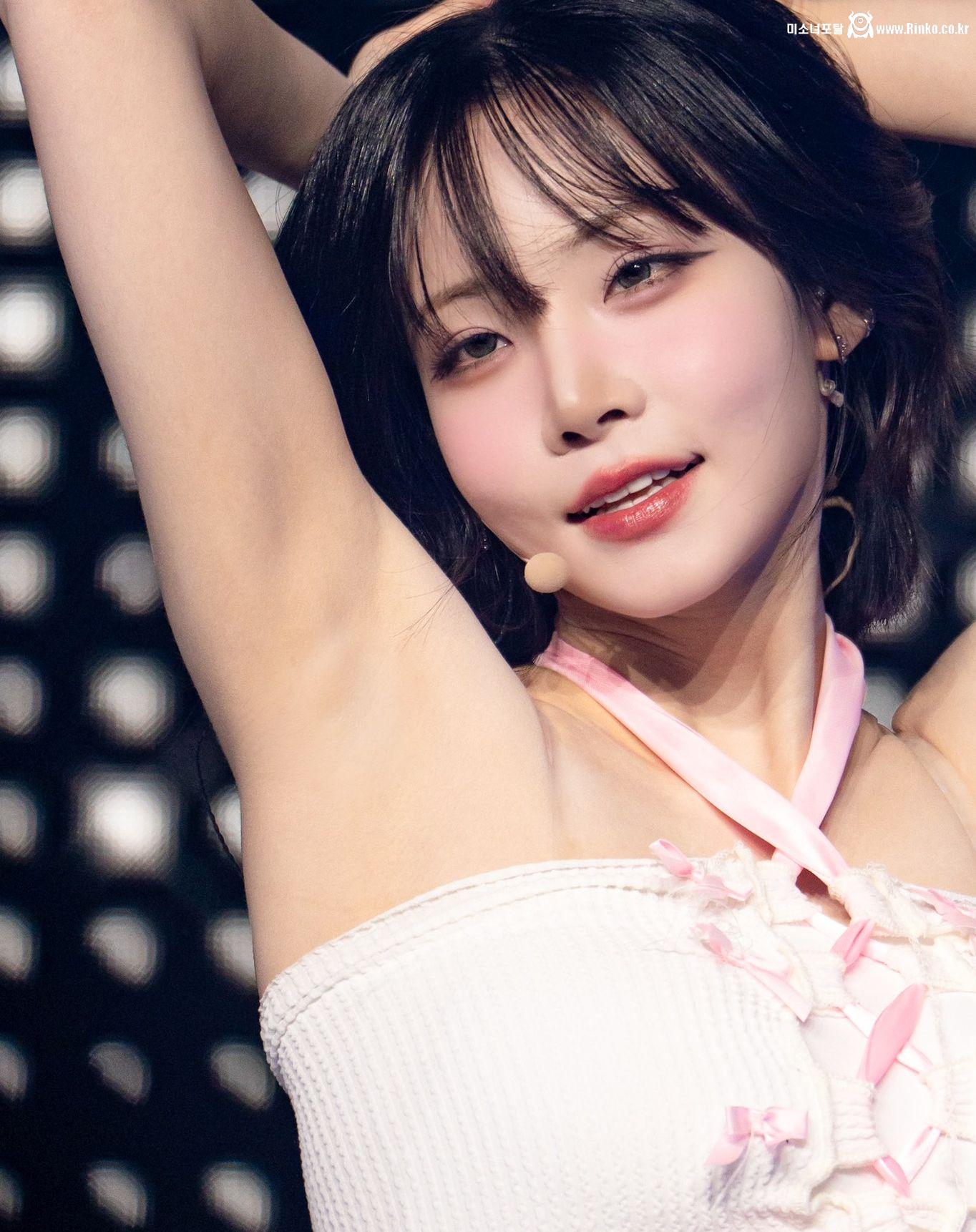 트리플S 김나경 겨드랑이_112237_2.jpg