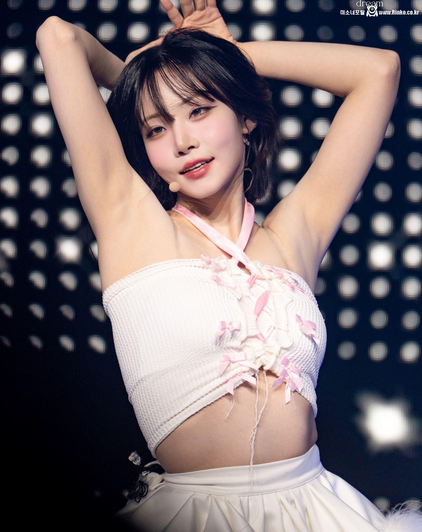 트리플S 김나경 겨드랑이_112237_3.jpg