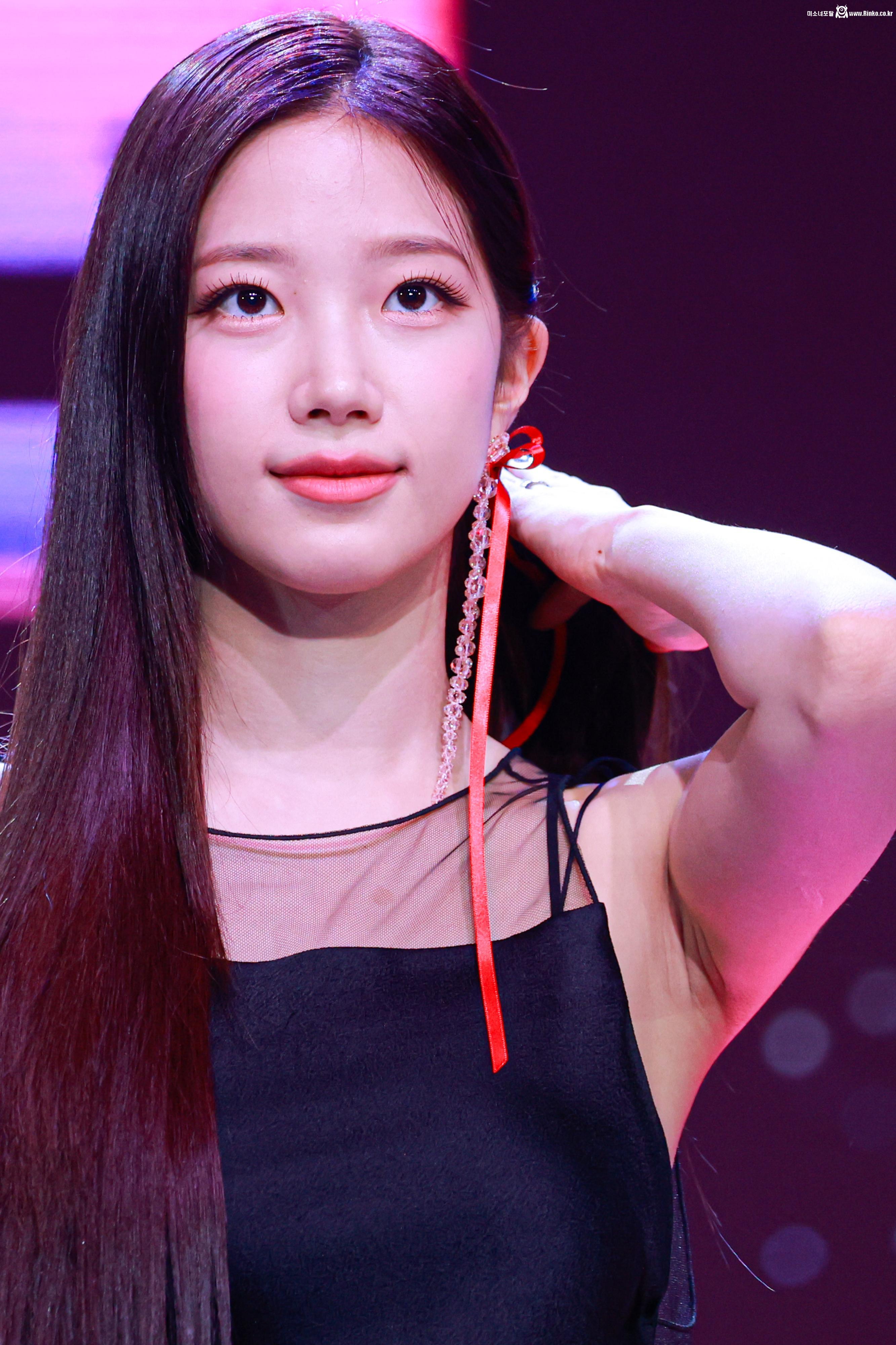 르세라핌 카즈하 겨드랑이_112380_1.jpg