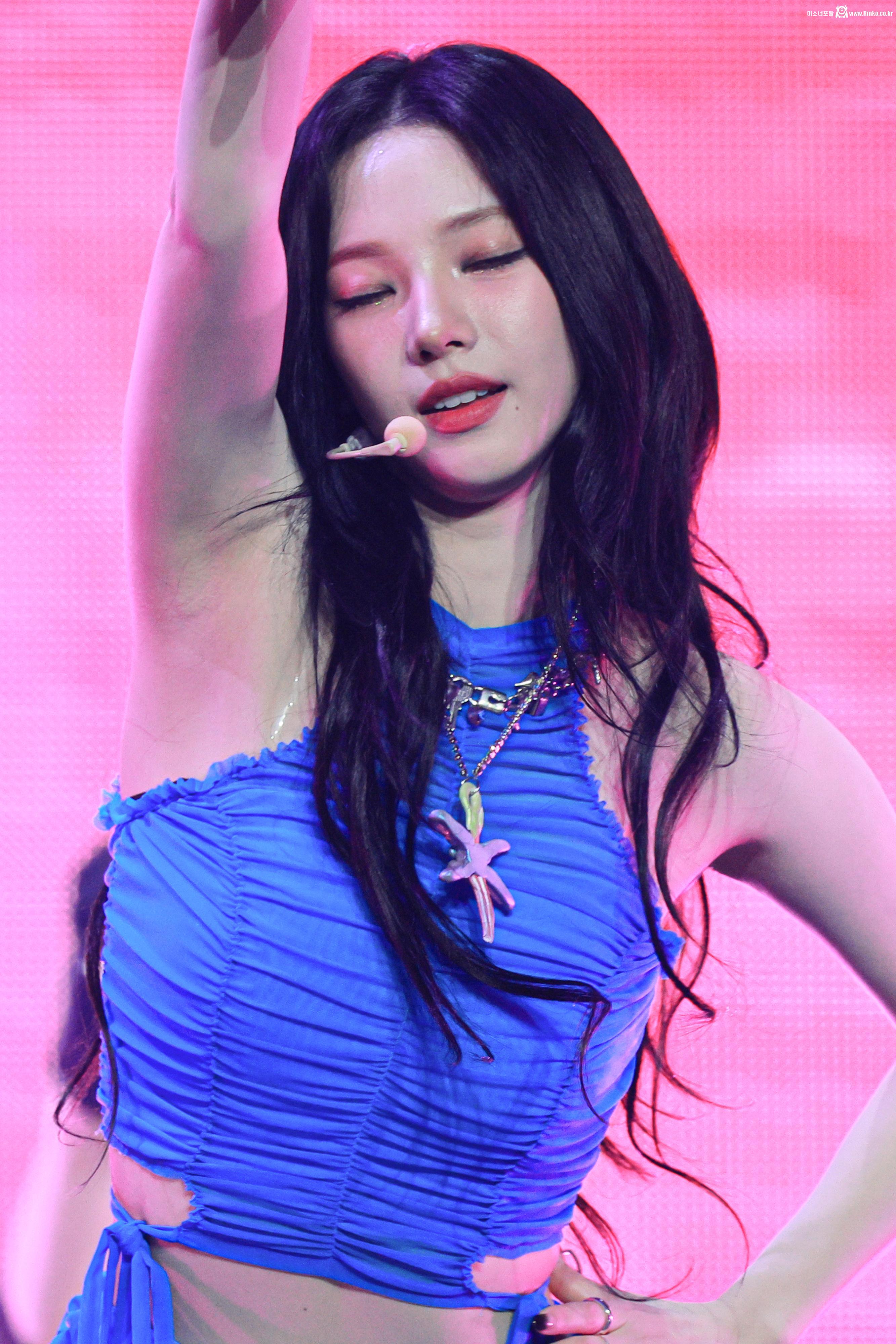 에스파 카리나 겨드랑이_112402_4.jpg