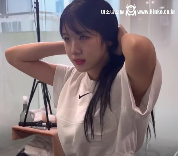 염세빈 치어리더 반팔 은근슬겨_112449_3.png.jpg