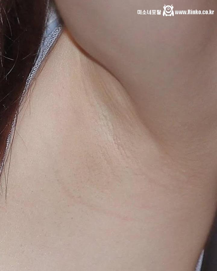 트와이스 사나 확대 겨드랑이_112598_5.jpg