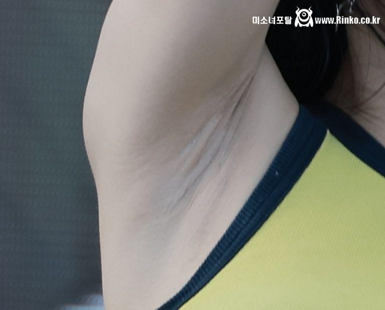 프로미스나인 이새롬 3단 확대 겨드랑이_112634_3.jpg