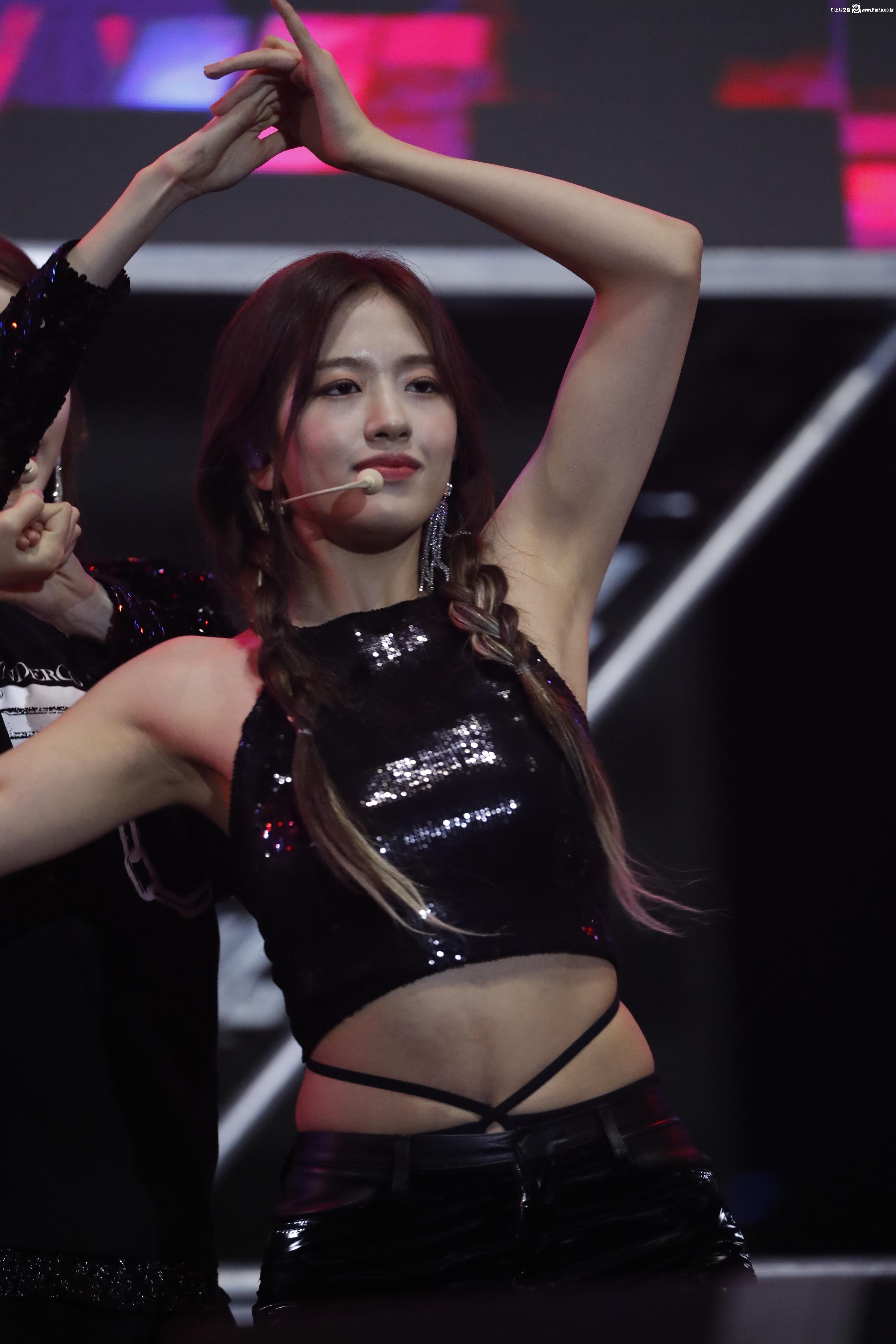 안유진 3장_112681_1.jpg