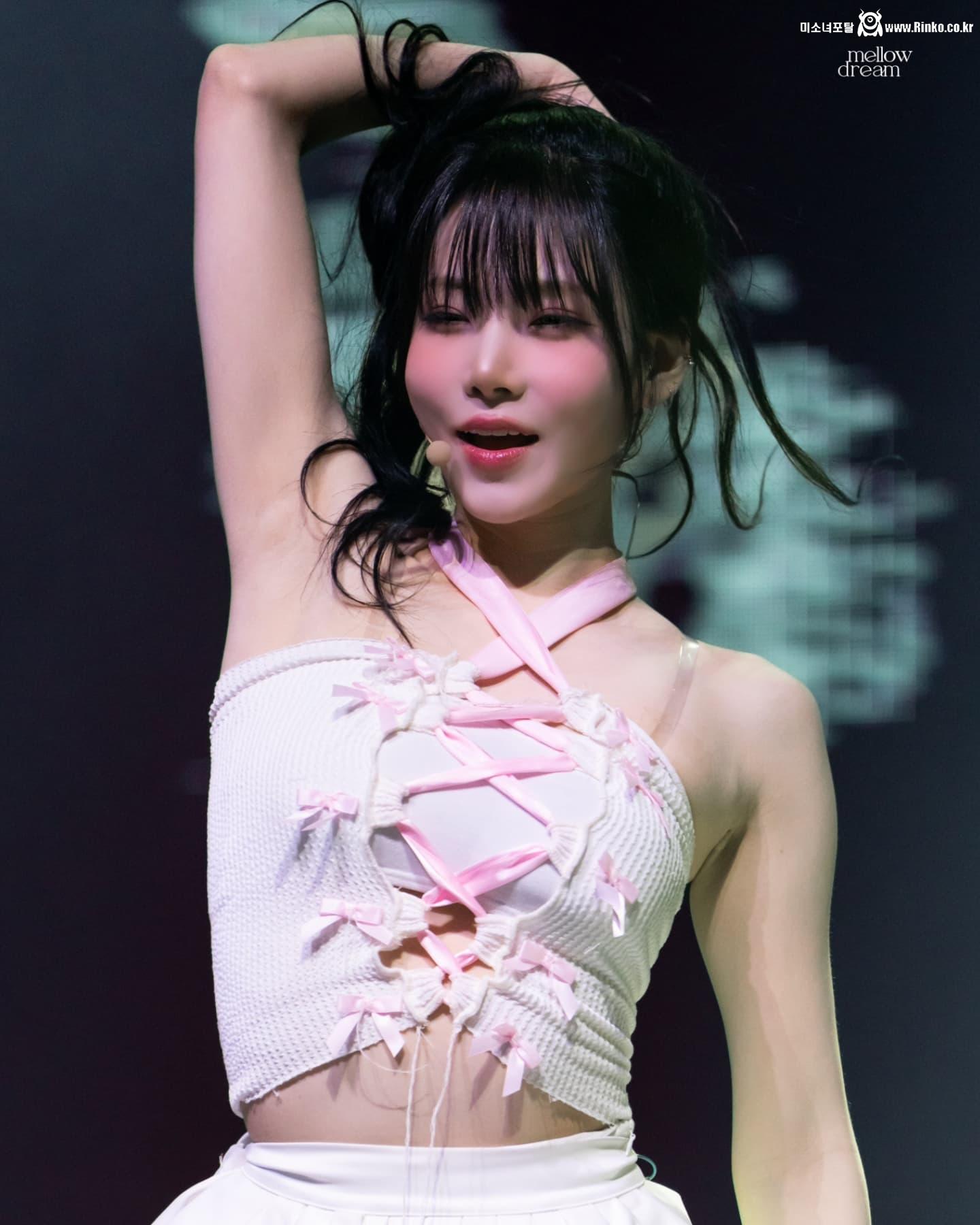 트리플S 김나경 겨드랑이_112752_1.jpg