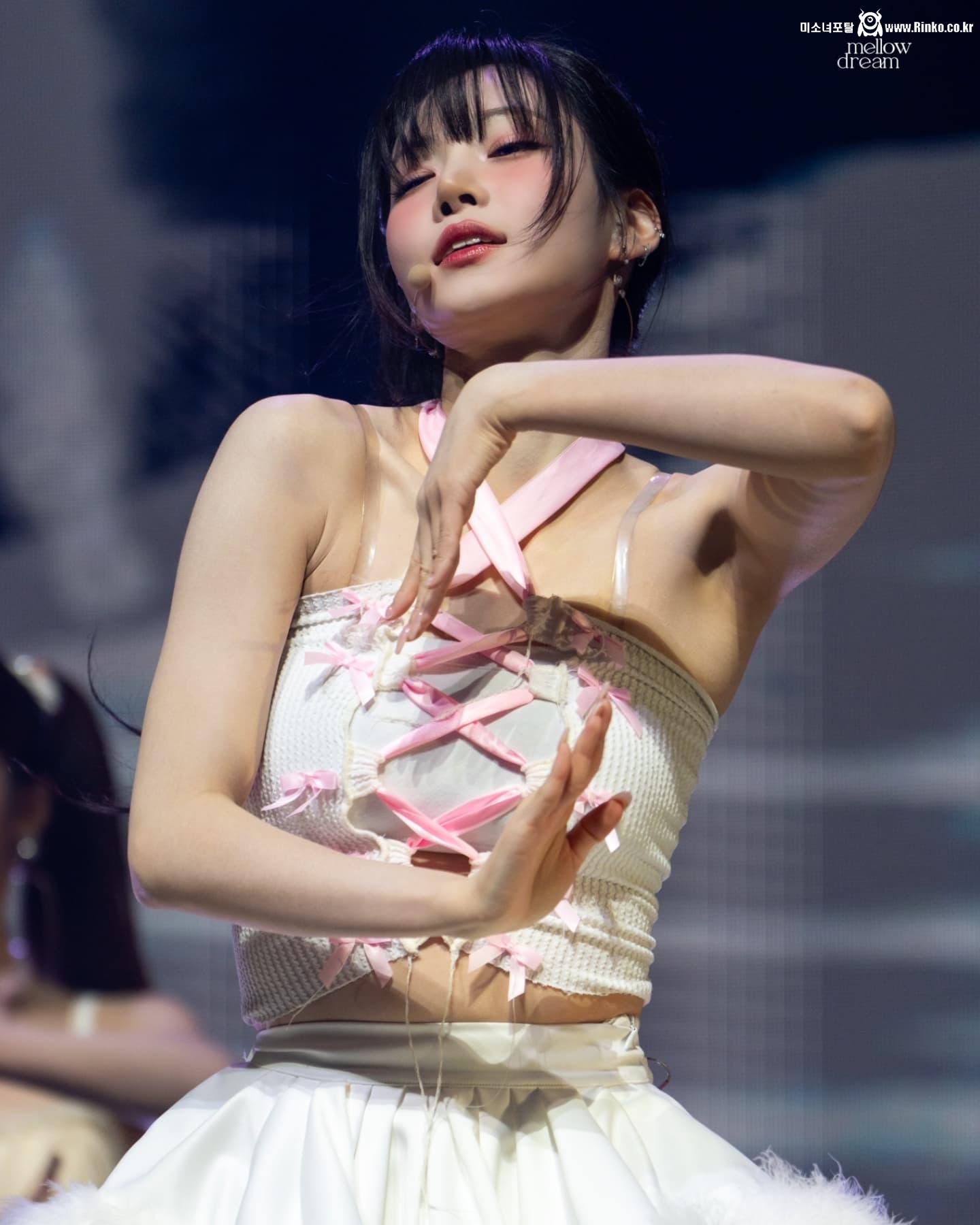 트리플S 김나경 겨드랑이_112752_2.jpg