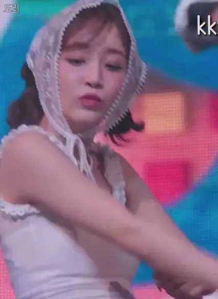 스테이씨 수민 겨드랑이_112741_2.webp