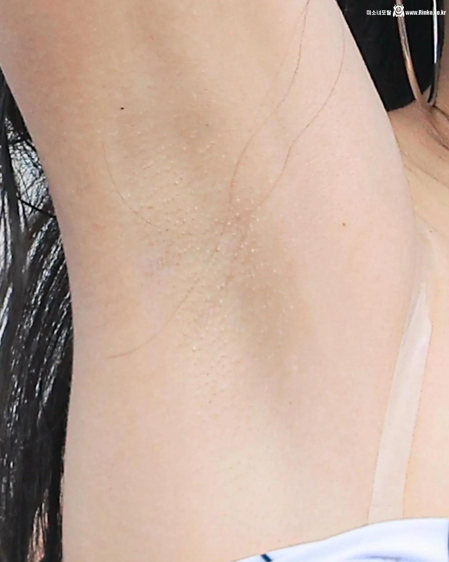 프로미스나인 이채영 탱크탑 겨드랑이_112711_2.webp.jpg