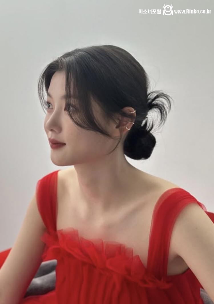 김유정 은근슬겨_112759_3.jpeg