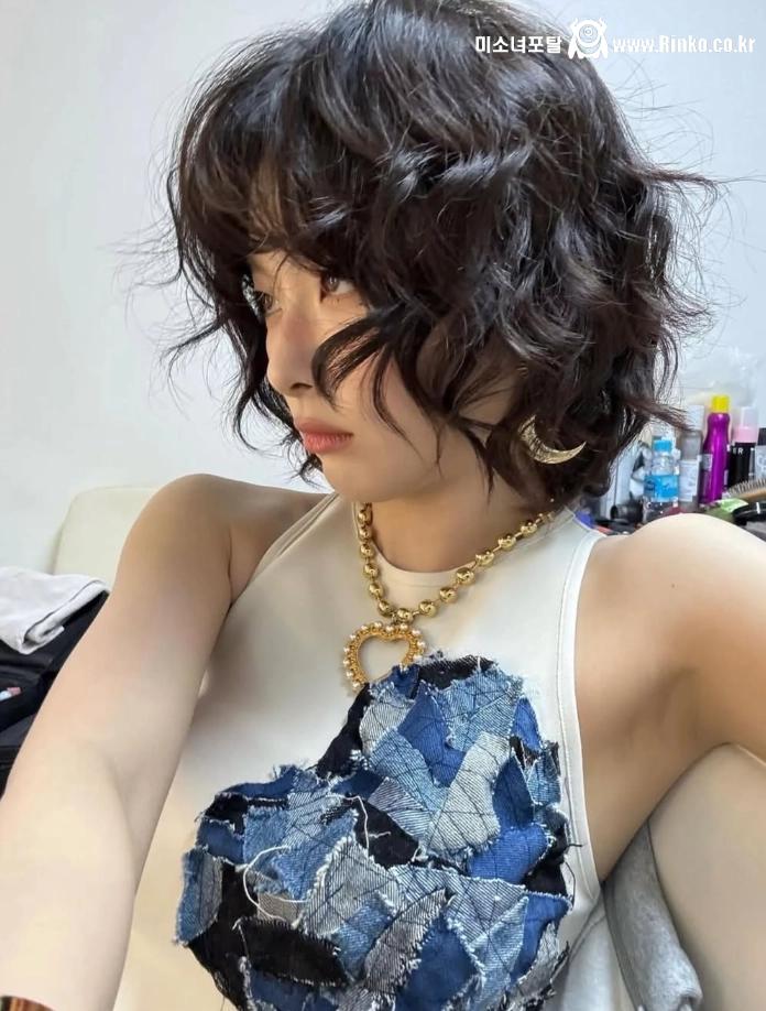 레드벨벳 슬기 대놓고 보여주는 겨 셀피_112838_1.webp.jpg