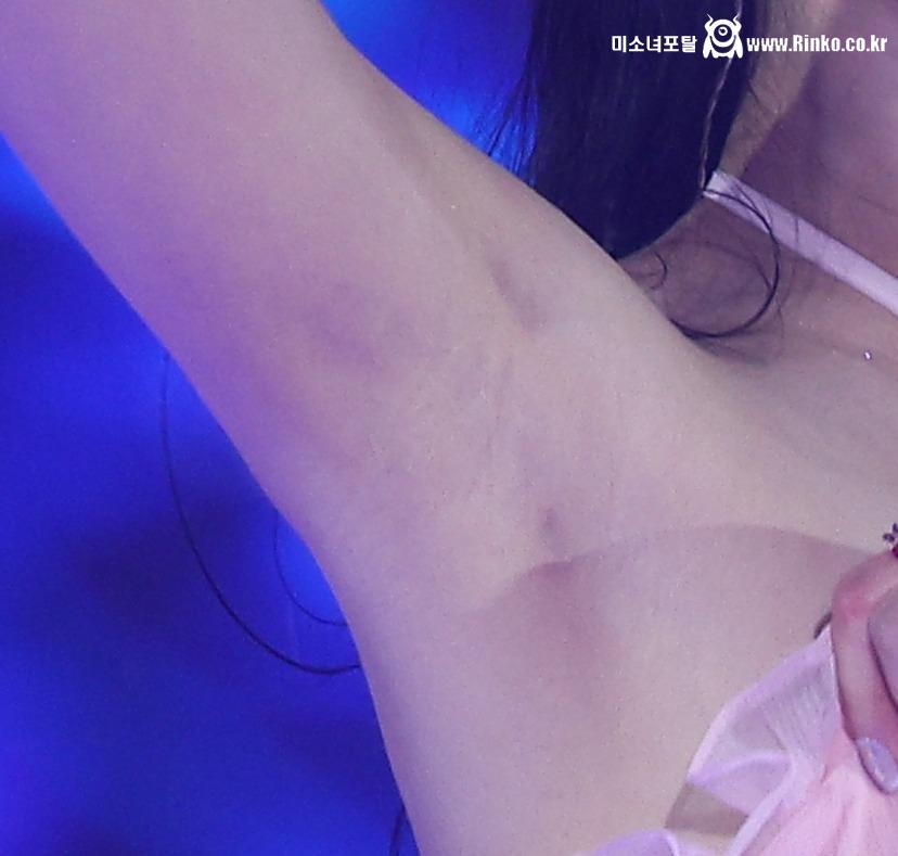 오마이걸 유빈 3단 확대 겨드랑이_112911_5.jpg