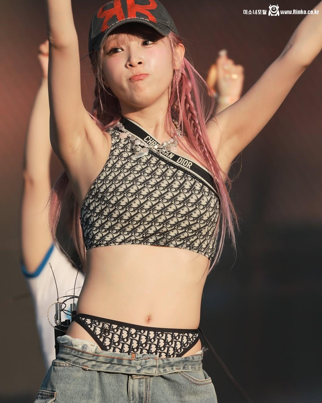 최예나 겨드랑이_113023_1.jpg