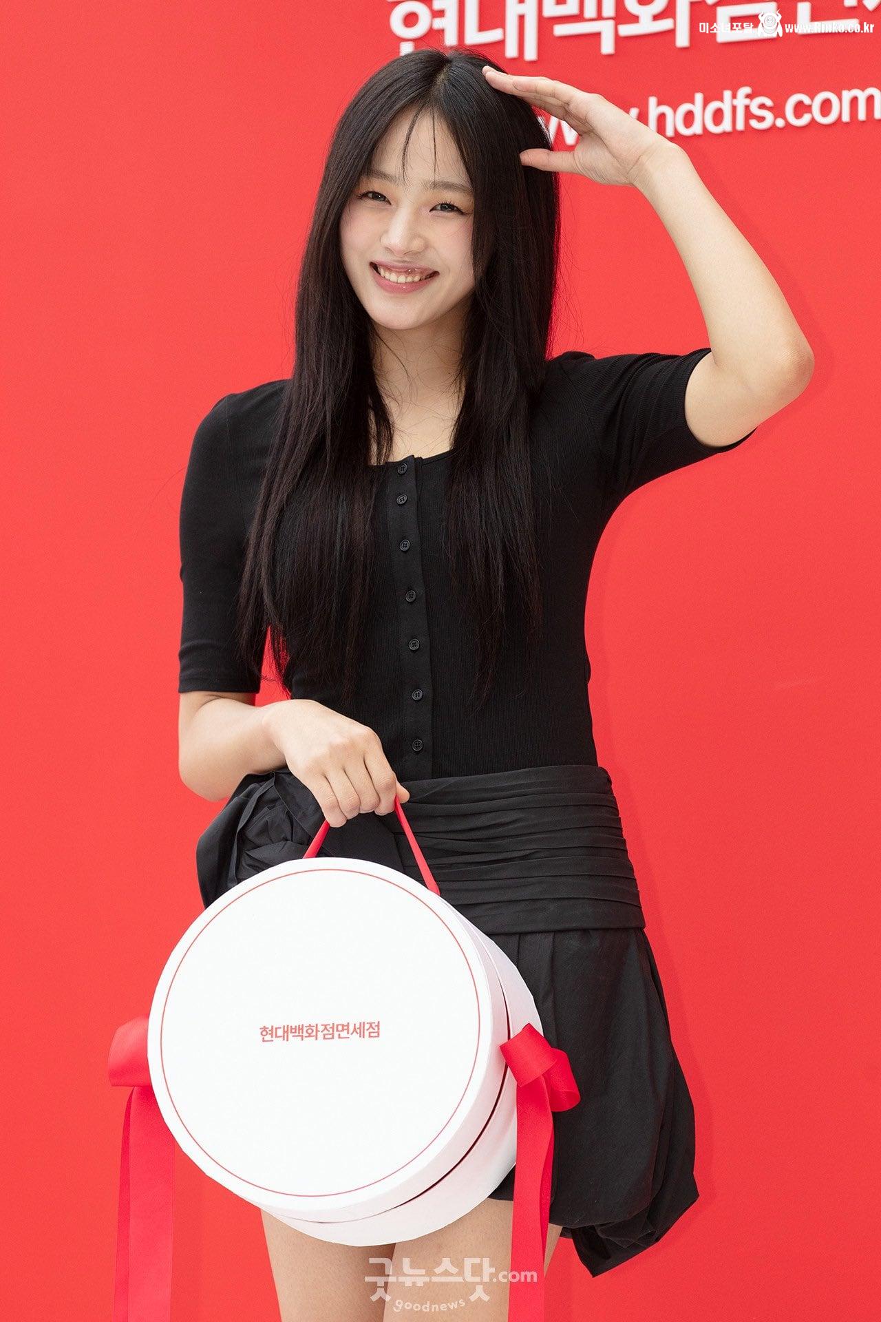 뉴진스 민지 겨땀 16장_113086_1.jpg