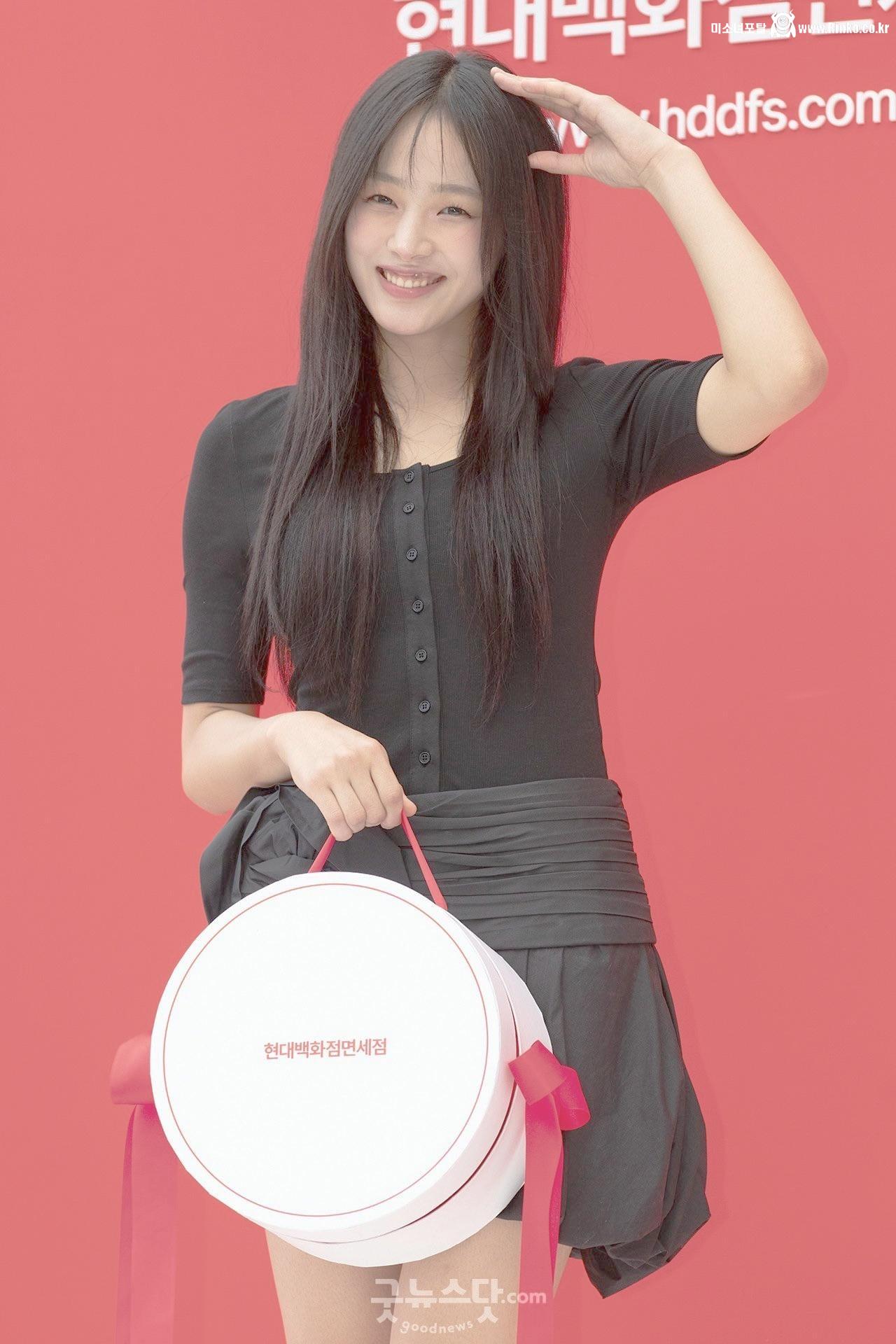 뉴진스 민지 겨땀 16장_113086_2.jpg